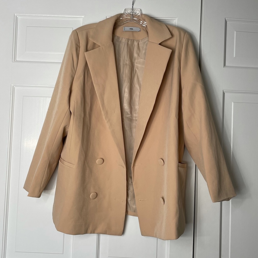 Adika Peachy / Tan Oversized Blazer